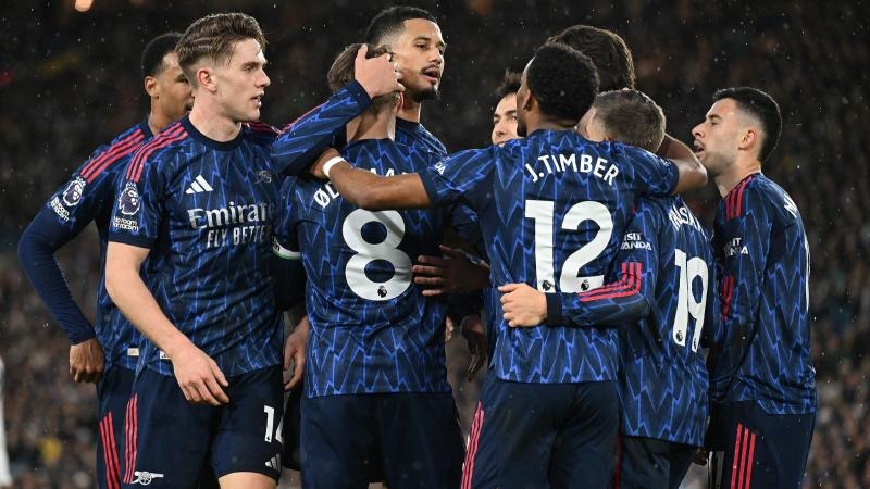 为什么打者打击前要用球棒对准本垒板